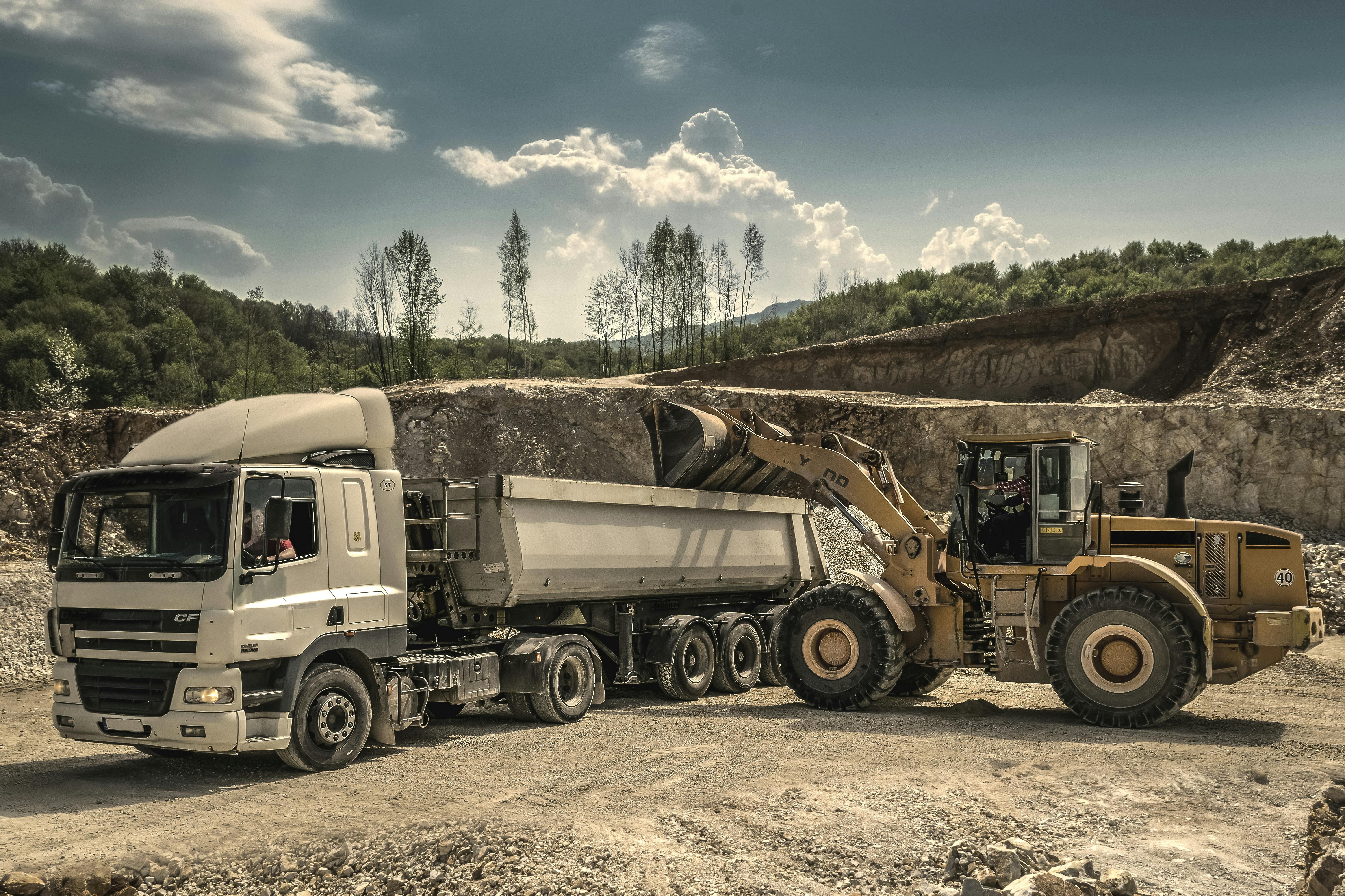 Boosting Efficiency in Trucking with VivaFleet.com's Advanced Automation Features