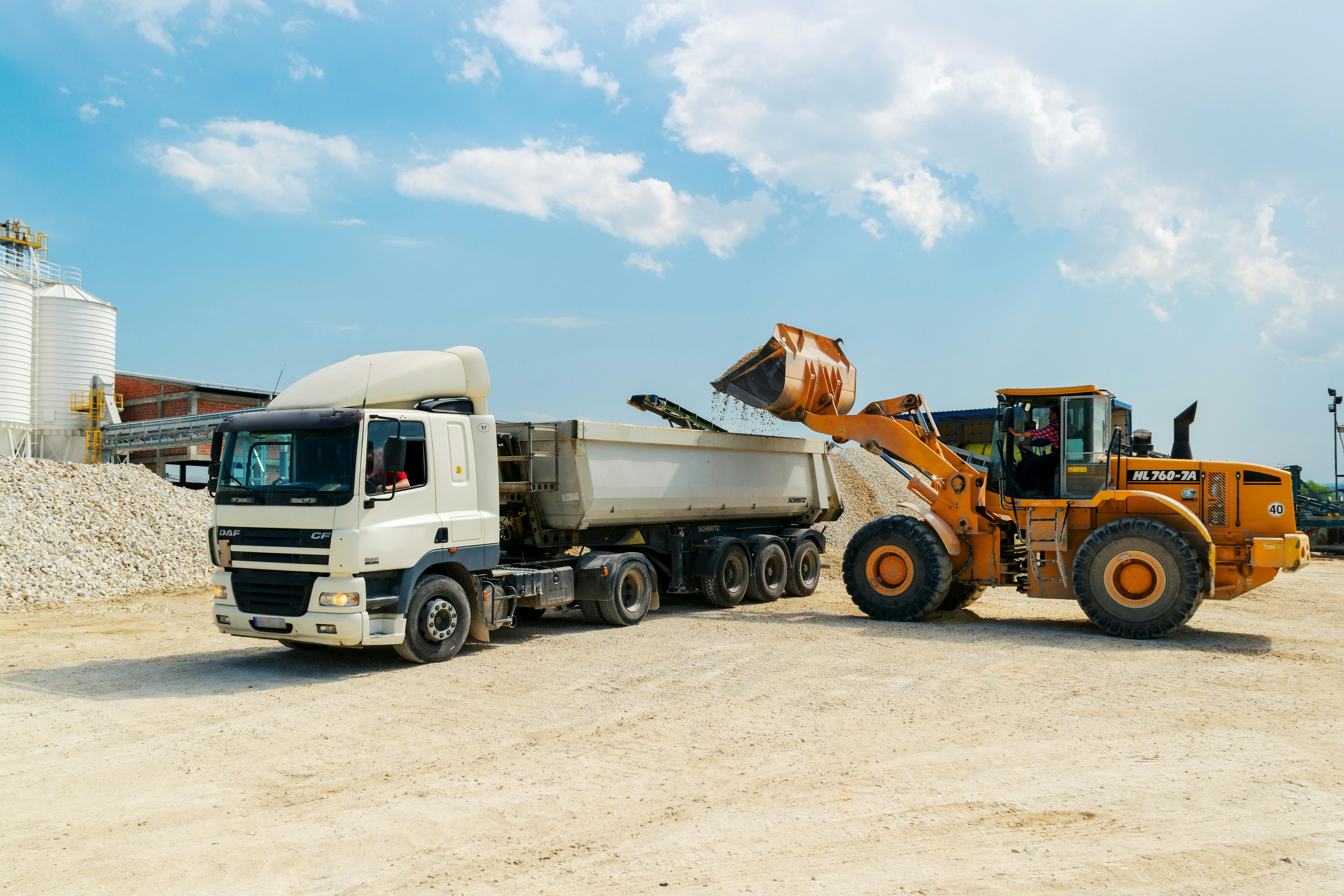 Leveraging Technology for Efficient Trucking Operations with VivaFleet.com (3)