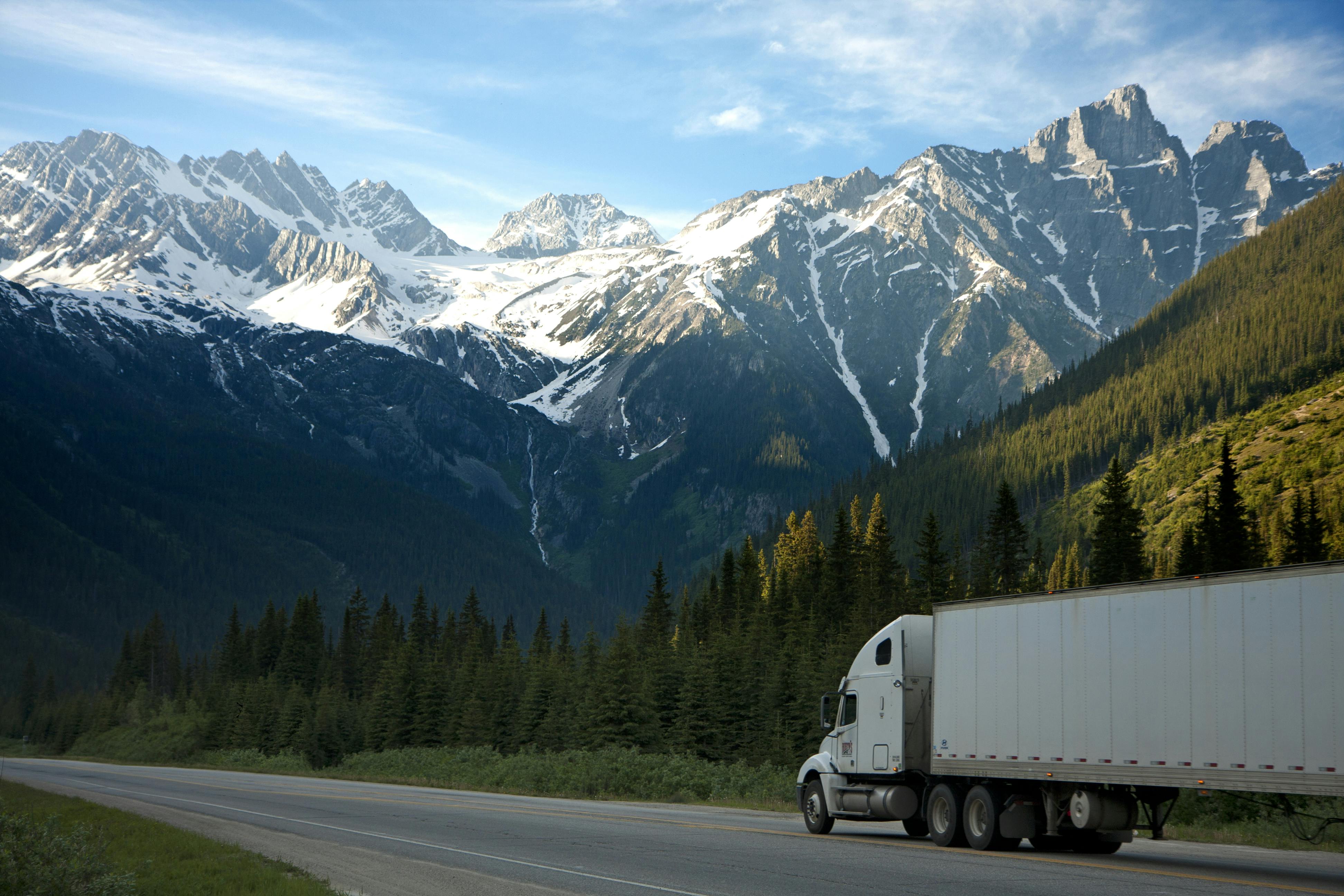 Effortless IFTA Reporting: Your Checklist to Tracking Miles by State Without the End-of-Quarter Frenzy